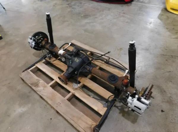 2007 Ford Mustang GT 4.6L 3V 8.8 Rearend Axle Assembly 3.31 Gear H11